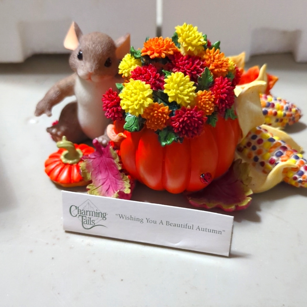 Charming Tails figurine "Wishing You A Beautiful Autumn" #85/527